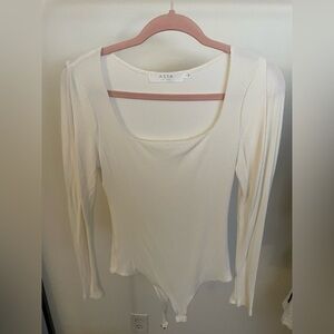 ASTR the Label white long sleeve body suit. Super soft ribbed texture. Size L